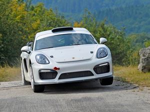 Supporting image for story: Porsche reveals Cayman GT4 Clubsport rally car concept