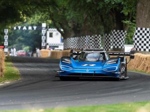 Supporting image for story: All-electric Volkswagen ID.R breaks 20-year-old Goodwood hill climb record