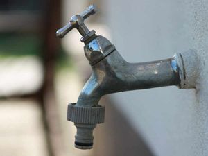 Supporting image for story: Bottled water given to vulnerable and tankers provide extra water as Severn Trent says demand has risen by 300 million litres in last week