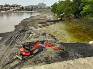 Supporting image for story: Around 5m wet wipes cleared from Thames as work to remove ‘island’ completed