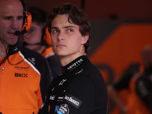 Supporting image for story: Oscar Piastri hands Lando Norris title boost after crashing out of sprint