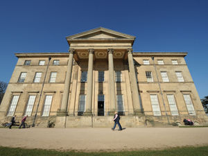 Supporting image for story: Conservation officer backs replacement railings plan for National Trust venue