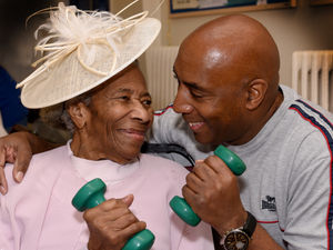 Supporting image for story: Great grandmother still lifting weights at 100