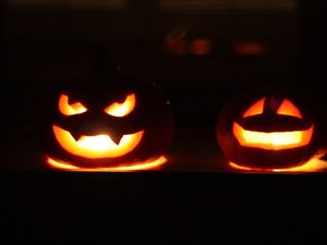 Supporting image for story: Halloween: How stateside razzamataz began as a very British tradition