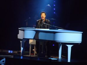 Lionel Richie at the piano on stage in Birmingham
