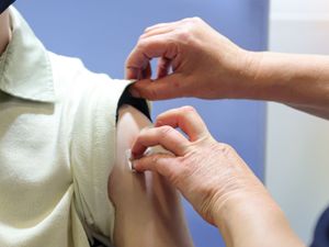 Supporting image for story: Scientists trialling whether children need second coronavirus vaccine