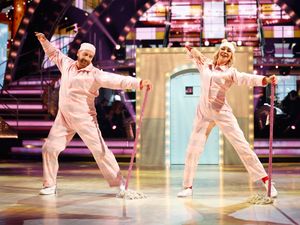 Supporting image for story: Nick Knowles to undergo arm and knee surgery after injuries during Strictly