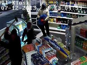 Supporting image for story: Caught on camera: Robber threatens cashier with hammer