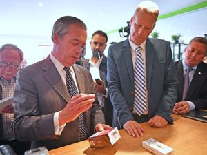 Supporting image for story: Farage has ‘questions to answer’ over convicted ex-Reform Welsh leader – PM