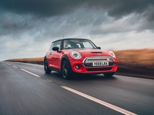 Supporting image for story: First Drive: The Mini Electric combines the firm’s trademark charm with impressive performance