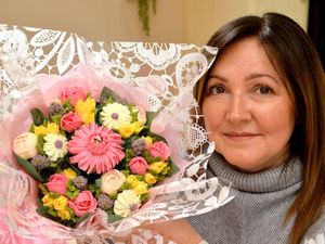 Supporting image for story: Expert baker's beautiful 'bouqcakes' are the icing on the cake