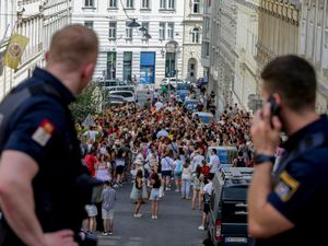 Supporting image for story: Hundreds of Taylor Swift fans gather in Vienna after concerts cancelled