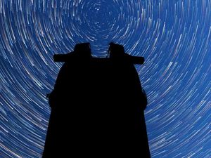 Supporting image for story: Everything you need to know about the Orionid meteor shower