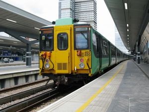 Supporting image for story: Quicker commuter trains could help reduce delays, study suggests