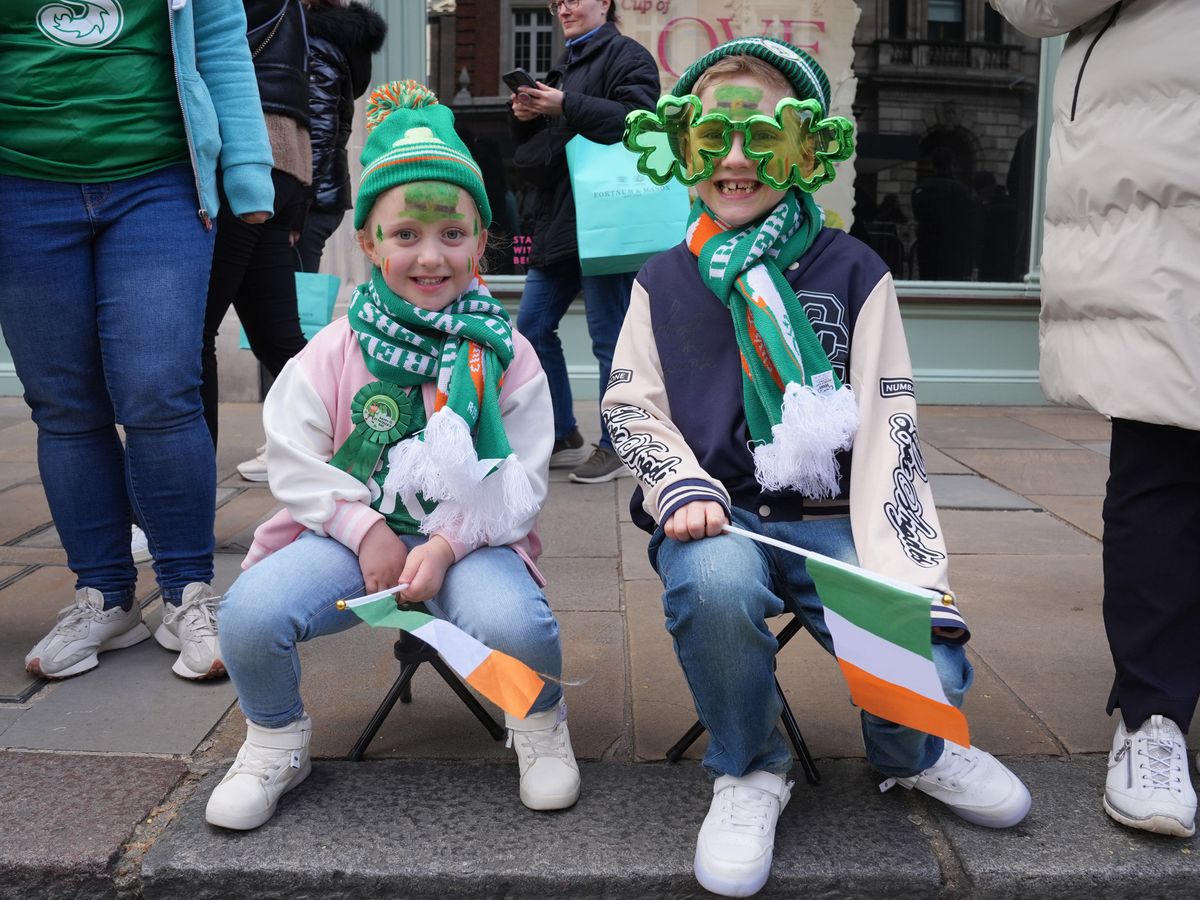 Irish eyes smiling as thousands celebrate St Patrick’s Day in London Irish eyes smiling as thousands celebrate St Patrick’s Day in London
