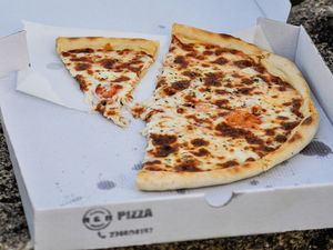 Supporting image for story: More takeaways may ‘damage high street’
