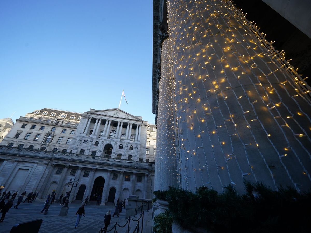 Chancellor&rsquo;s Budget to help bring down inflation from spring, say Bank officials