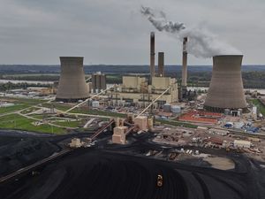 Supporting image for story: Trump condemned for revoking scientific finding on climate change