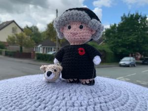 Supporting image for story: 'We're all thinking of her': Shropshire crocheter creates postbox topper in Queen's memory