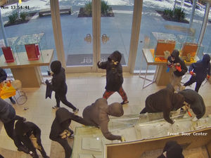 Supporting image for story: Masked raiders stage armed robbery at jewellery shop