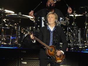 Supporting image for story: Sir Paul McCartney plays surprise concert in small New York venue