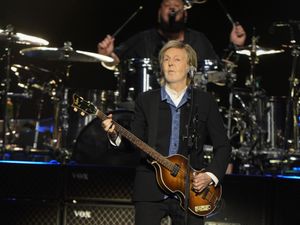 Supporting image for story: Sir Paul McCartney plays surprise concert in small New York venue