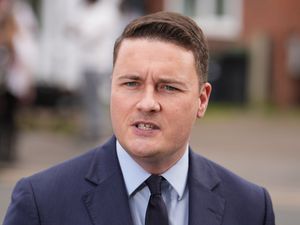 Supporting image for story: Streeting asks officials to analyse costs around law change on assisted dying