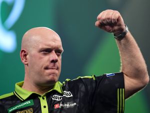 Supporting image for story: Michael van Gerwen gets better of Gian van Veen to win Bahrain Masters