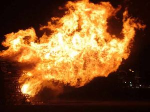 Supporting image for story: Thousands at bonfire spectacular