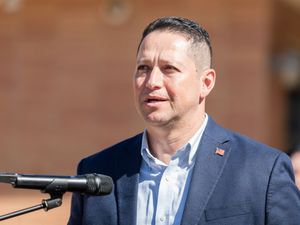 Supporting image for story: US congressman ends re-election bid after admitting affair with aide