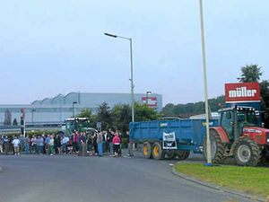 Supporting image for story: Farmers issue Shropshire milk shortages warning