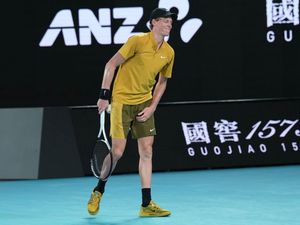 Supporting image for story: Jannik Sinner battles through sweltering conditions to reach fourth round