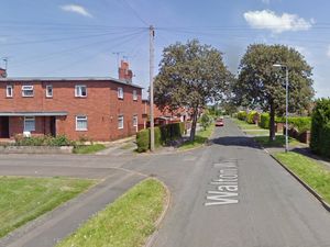 Supporting image for story: Search for man who stole woman's handbag in robbery