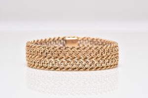 A gold rope twist bracelet that sold for £2,400.