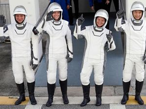 SpaceX Stuck Astronauts