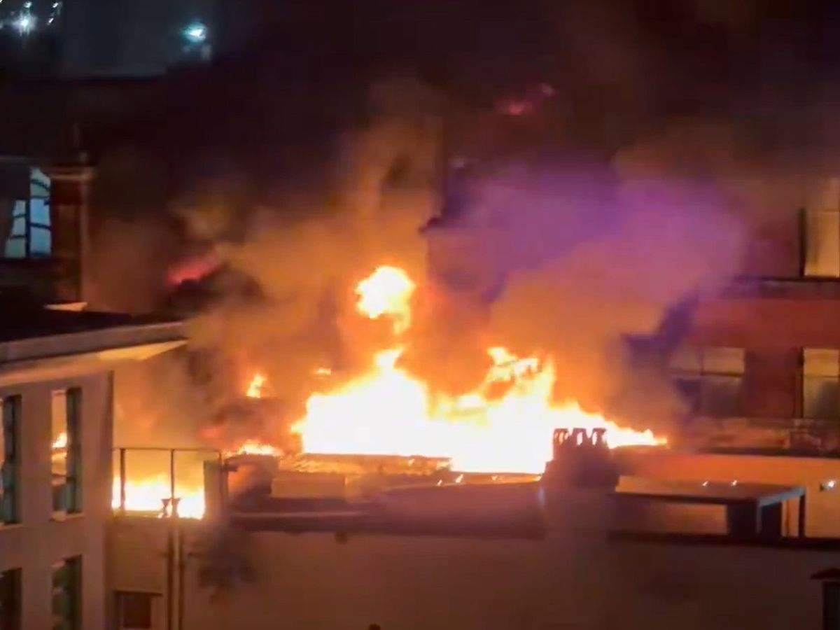 Fire crews remain at scene of blaze in Glasgow city centre