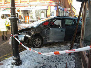 Supporting image for story: Chaos on the icy roads