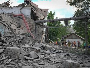 Supporting image for story: Russia ‘pouring fire’ on eastern Ukrainian city as offensive mounts