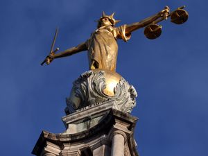 Supporting image for story: Could Covid lead to a cut in the size of juries?