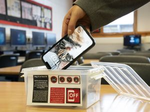 Supporting image for story: Labour seeks mobile phones ban in schools as ministers accused of ‘passing buck’