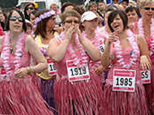 Supporting image for story: Charity runners turn park to sea of pink