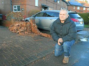 Supporting image for story: Off-duty fireman's fight to save driver