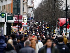Supporting image for story: Net migration could see UK population reach 72.5 million by 2032 – figures