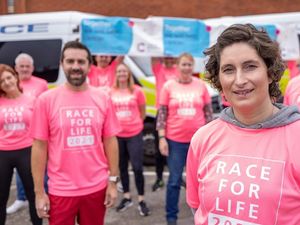 Supporting image for story: Cops complete 17-mile relay for colleague battling cancer