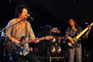 Supporting image for story: Review: Steve Lukather, Robin 2, Bilston