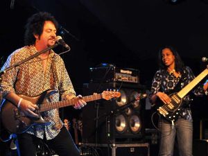 Supporting image for story: Review: Steve Lukather, Robin 2, Bilston