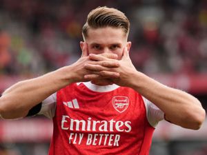 Supporting image for story: Arsenal 5-0 Leeds: Gyokeres scores twice but Odegaard and Saka suffer injuries