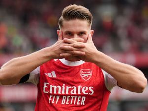 Supporting image for story: Arsenal 5-0 Leeds: Gyokeres scores twice but Odegaard and Saka suffer injuries