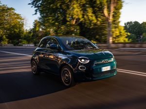 Supporting image for story: Production begins for new electric Fiat 500