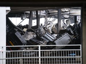 Supporting image for story: Sprinkler system would have limited Luton Airport car park fire, report finds